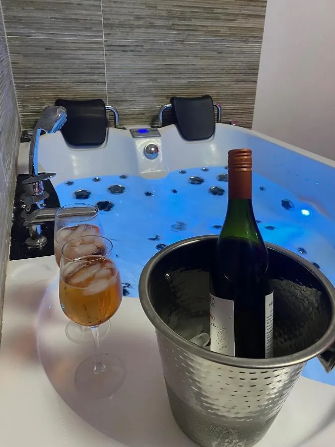 Suite La Discrete Marseille Bed & Breakfast
